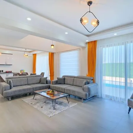 Simge 4+1 Oeluedeniz Villa Fethiye