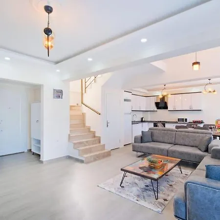 Villa Simge 4+1 Oeluedeniz Fethiye