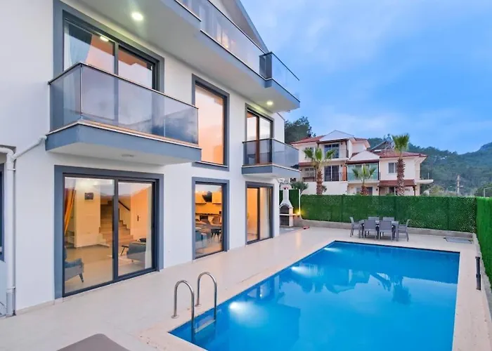 Simge 4+1 Oeluedeniz Vila *